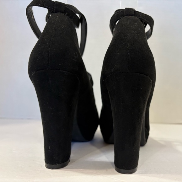 Dominique Nicole black faux suede cross strap block heels shoes size 7M - Picture 7 of 9